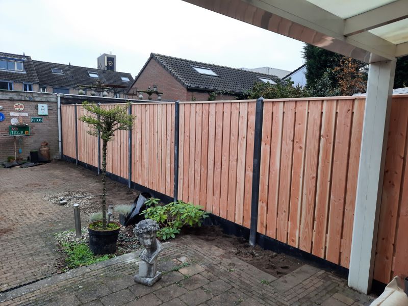 Douglas (hout-betonschutting)